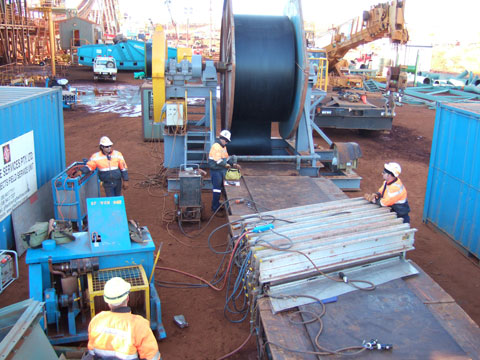 破碎機(jī)使用輸送帶輸送機(jī)有什么好處？