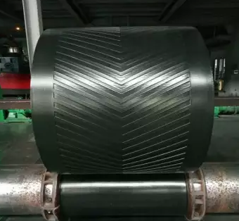 青島花紋橡膠輸送帶的優(yōu)點(diǎn)及價(jià)格——青島輸送帶廠家